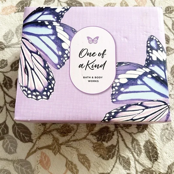 BBW Bath and Body Works One Of A Kind Mother’s Day Gift Box 2022